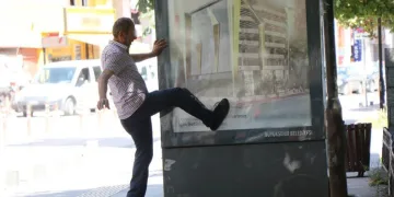 Şişede durduğu gibi durmadı