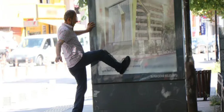 Şişede durduğu gibi durmadı