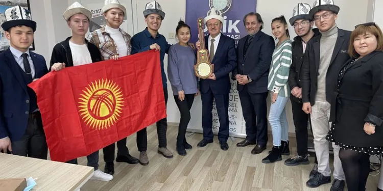 8 Kırgız öğrenci BUÜ’de eğitim aldı