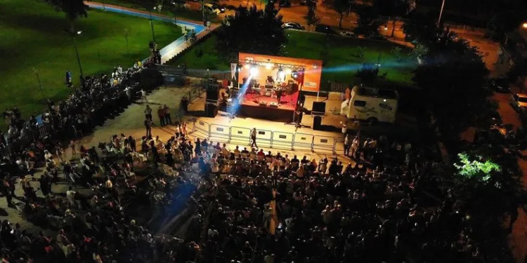 Kestel’de müzik coşkusu sokaklara taştı
