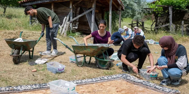 Bursa’da tarih meraklıları Arkeopark’ta buluşuyor
