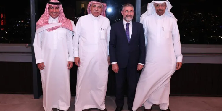 Bakanı Nebati Arap yetkililerle görüştü