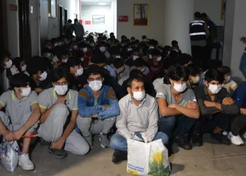 Kocaeli’de 136 düzensiz göçmen ülkesine gönderildi