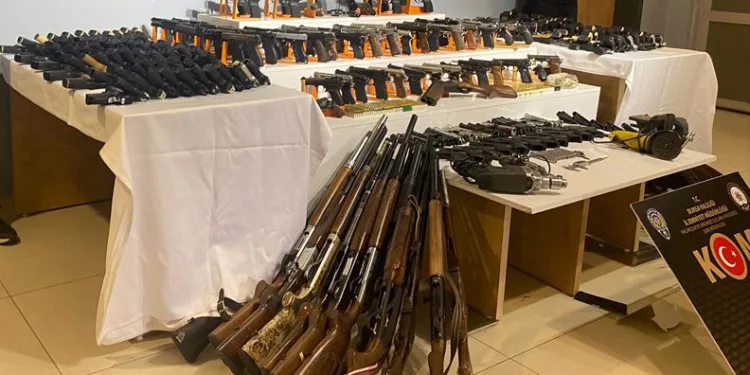 Bursa’da 245 silahla yakalanan 4 kişi tutuklandı