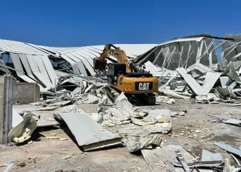 Tarım arazisindeki kaçak fabrika yıkıldı