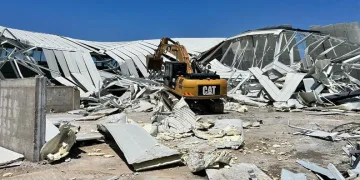 Tarım arazisindeki kaçak fabrika yıkıldı