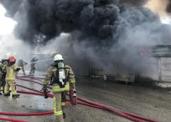 Bursa’da kumaş boyası fabrikasında yangın!