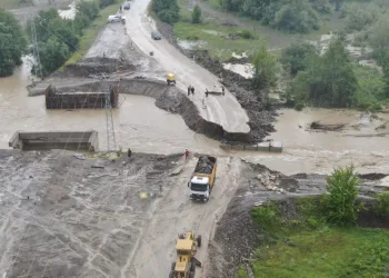 Kastamonu’da şiddetli sağanakta köprü çöktü