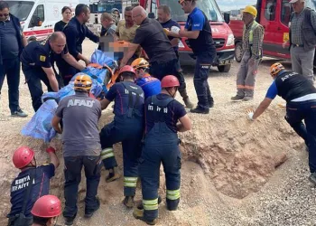 Toprak altında kalan işçi yaşamını yitirdi