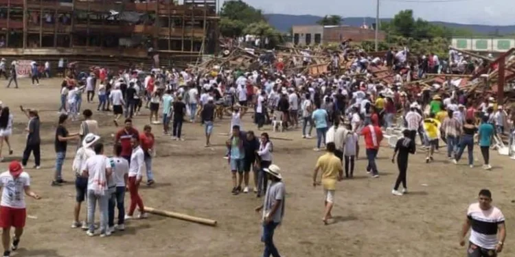 Boğa güreşi festivalinde tribün çöktü