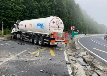Yoldan çıkan tanker karşı şeride geçti