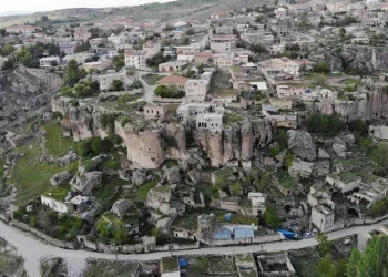 Gelveri Evleri 200 yıldır tarihe meydan okuyor
