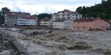 Sel bölgelerinde kaybolan 2 kişi aranıyor