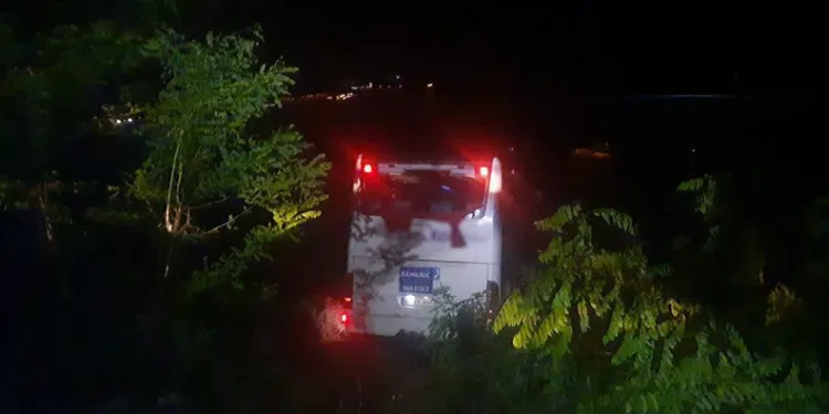 Yolcu otobüsü devrildi: 1 ölü, 19 yaralı