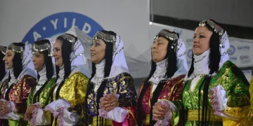 Bursa’da “Erguvan Zamanı” gösterisi sahnelendi