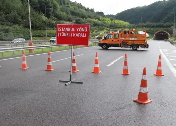 Toprak kayması nedeniyle İstanbul yönü kapandı