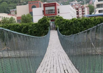 Türkiye’nin ilk turnikeli asma köprüsü