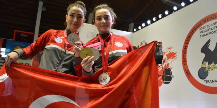 Halterde 1 altın 3 gümüş madalya