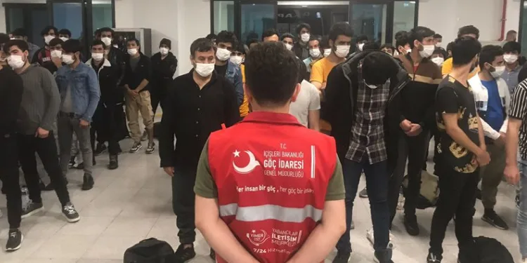 236 Afgan sınır dışı edildi