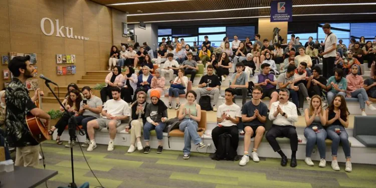 Bursa Yıldırım’da gençlere gitarlı sınav morali