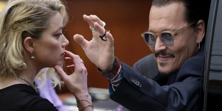 Johnny Deep, Amber Heard’a açtığı davayı kazandı