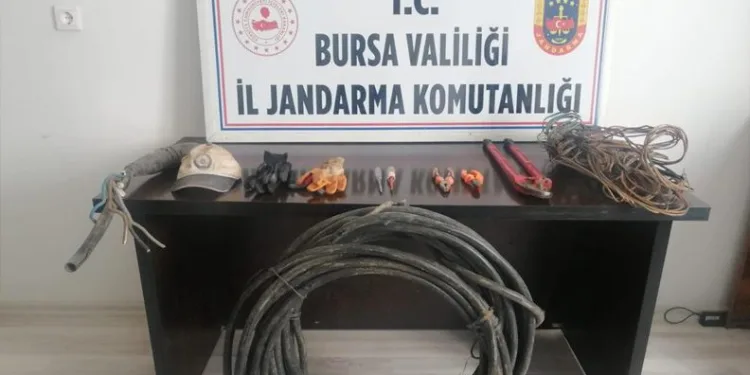 Bursa’da kablo hırsızlarına suçüstü