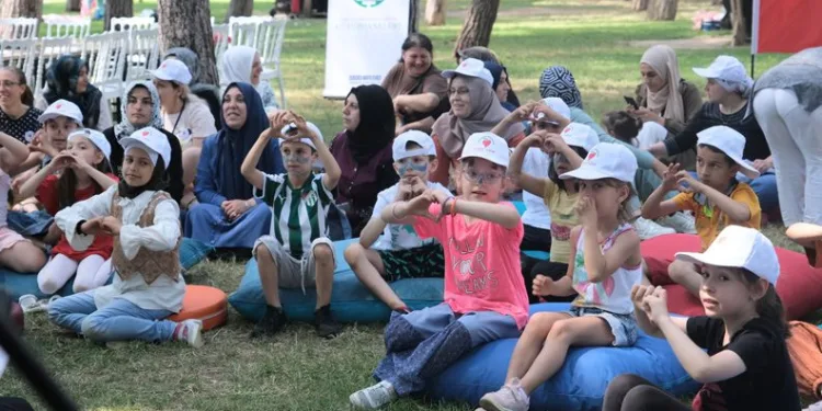 Pandemide yakınlarını kaybeden çocuklara masallar anlatıldı