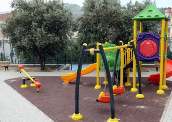 Bursa Mudanya’da parklar yenileniyor