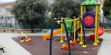 Bursa Mudanya’da parklar yenileniyor