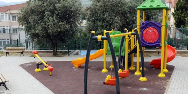 Bursa Mudanya’da parklar yenileniyor