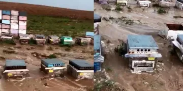Yüzlerce kovan çamura gömüldü