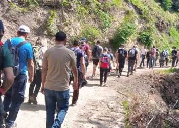 Bursa’da dağcılardan çevre için ‘atıksız yürüyüş’