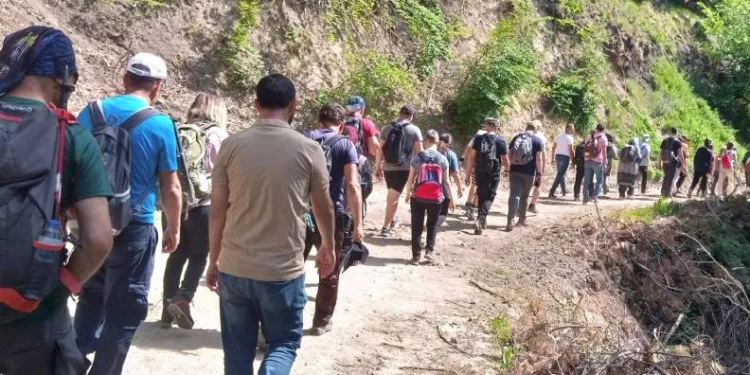 Bursa’da dağcılardan çevre için ‘atıksız yürüyüş’