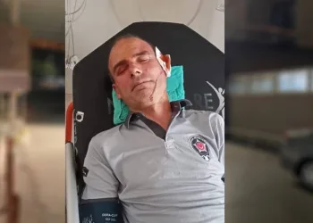 İzmir’de güvenlik görevlisi hasta yakınları tarafından darp edildi