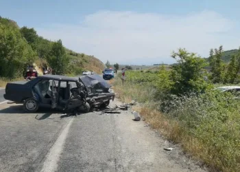 Bursa’da iki otomobil çarpıştı: 4 yaralı