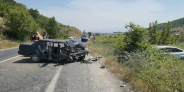 Bursa’da iki otomobil çarpıştı: 4 yaralı