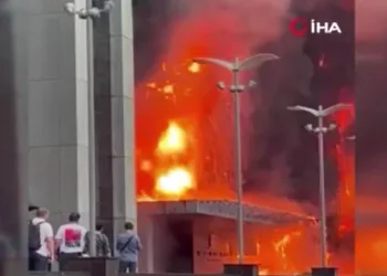 Rusya’da iş merkezinde yangın