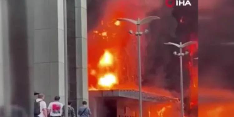 Rusya’da iş merkezinde yangın