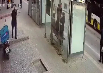 Bursa’da hırsızlar otobüs durağına dadandı