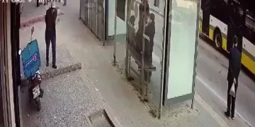 Bursa’da hırsızlar otobüs durağına dadandı