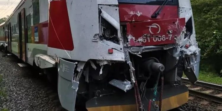 Slovakya’da tren kazası: 70 yaralı