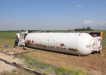 LPG yüklü tanker devrildi