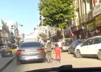 Çocukların trafikte tehlikeli oyunu