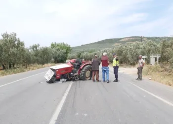Bursa’da hafriyat kamyonu ile traktör çarpıştı