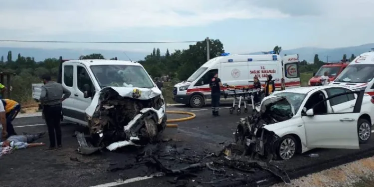 Bursa’da feci kaza! 1’i ağır 3 yaralı