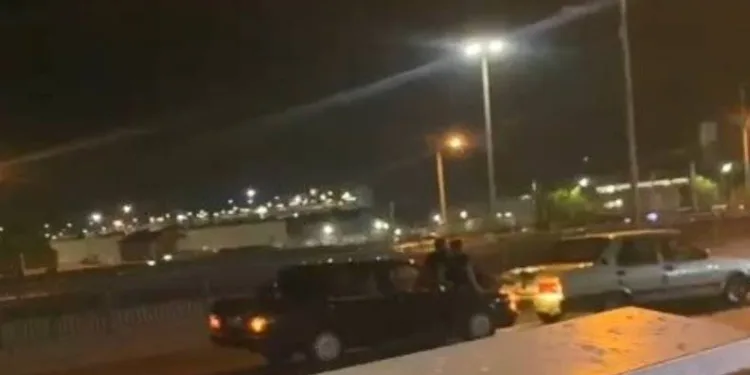 Bursa’da aracı ayaklarıyla ittiler