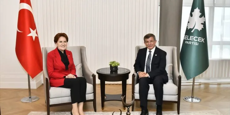 Akşener’den Davutoğlu’na ziyaret
