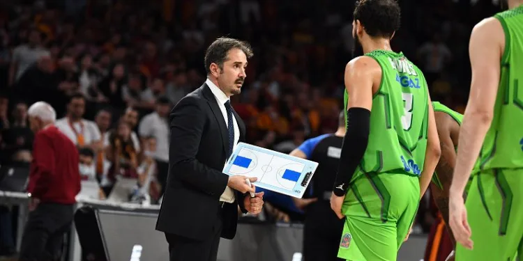 TOFAŞ Basketbol Takımı Başantrenör’ü Ahmet Çakı ile yollar ayrıldı
