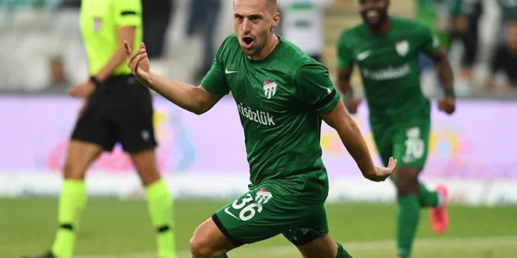 Burak Altıparmak Bursaspor’a veda etti