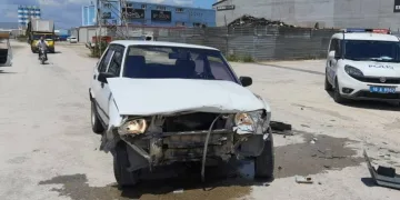 Bursa’da 2 otomobil çarpıştı: 2 yaralı